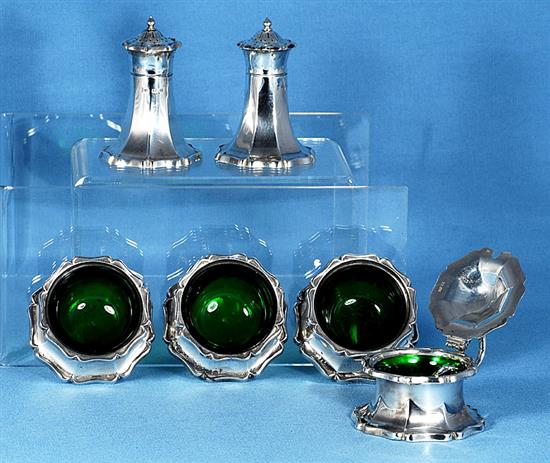 An Art Nouveau George V silver six piece cruet set, pepper height 82mm, weight 10.1oz/317grms.